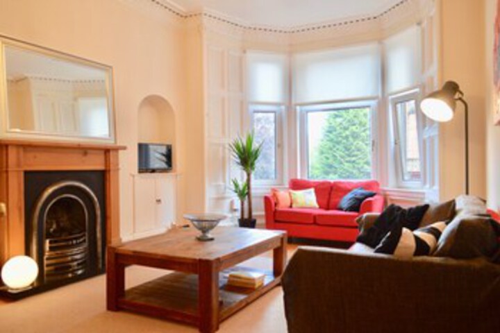 2 Bedroom Morningside Flat