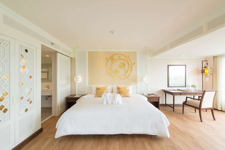 Room 38 of 182