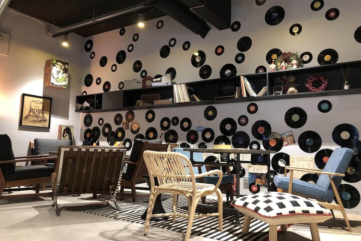 Lounge 62 of 77
