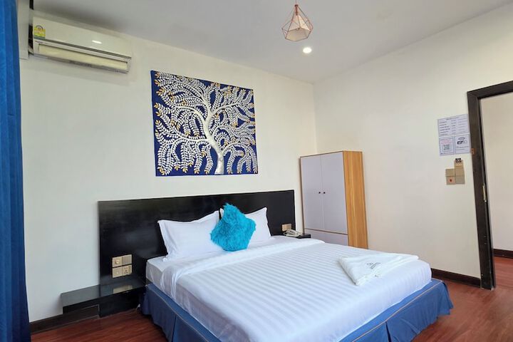 Room 10 of 22