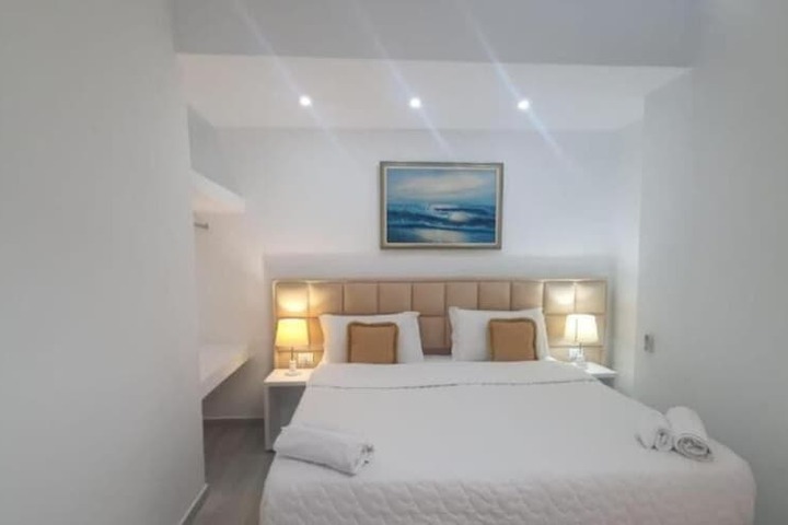 Room 20 of 106