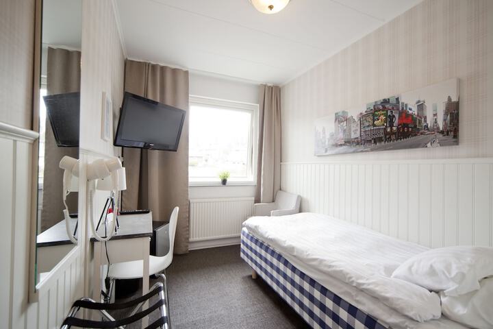 Room 6 of 47