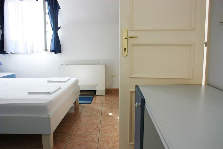 Room 28 of 92