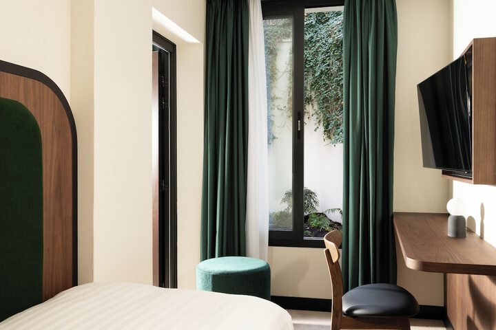 Room 36 of 80