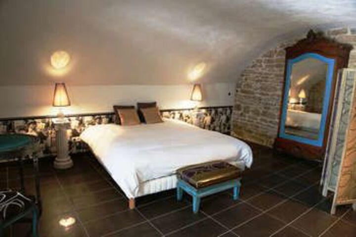 Room 2 of 73