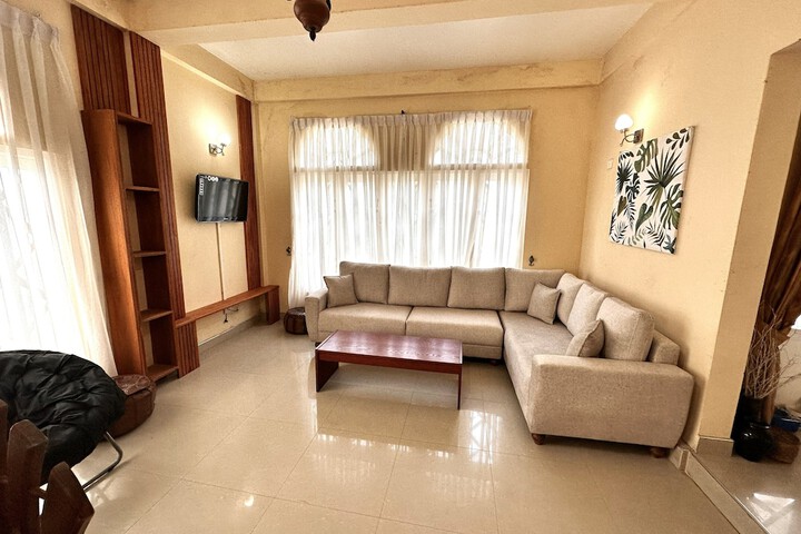 Room 16 of 28