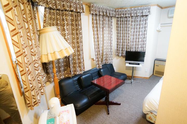 Room 28 of 66