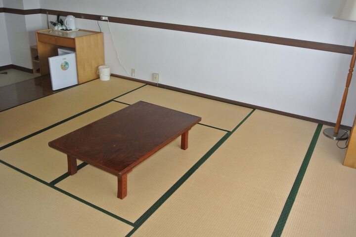 Room 9 of 32