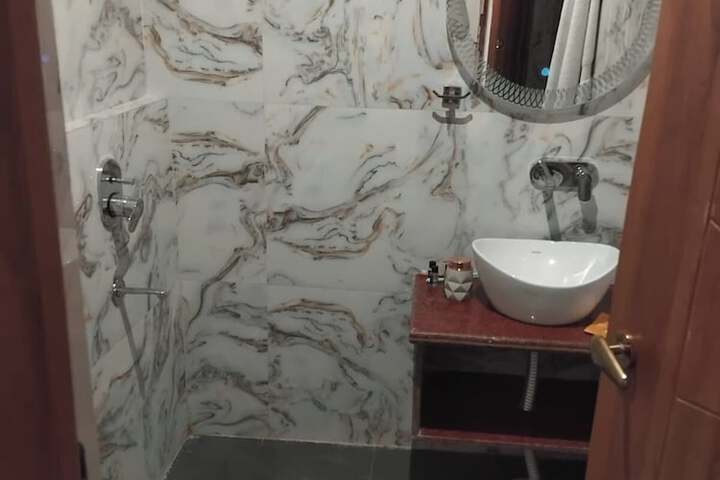 Room 54 of 76