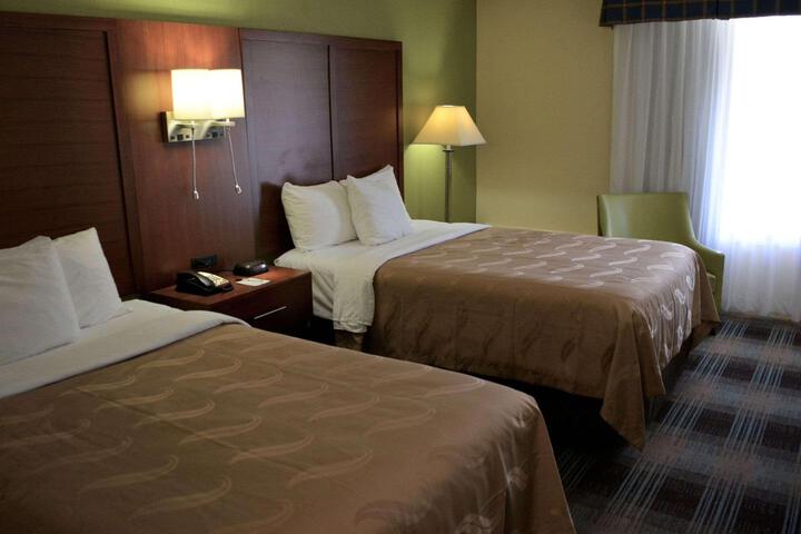 2 Double Beds (3 of 8)