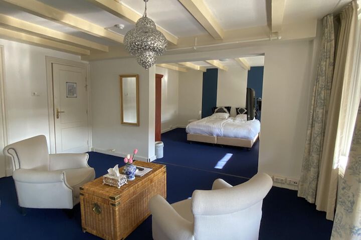 Room 3 of 37