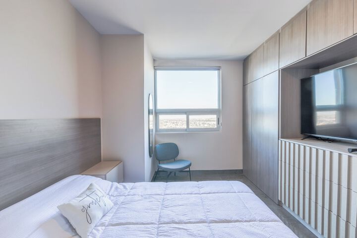 Room 32 of 233
