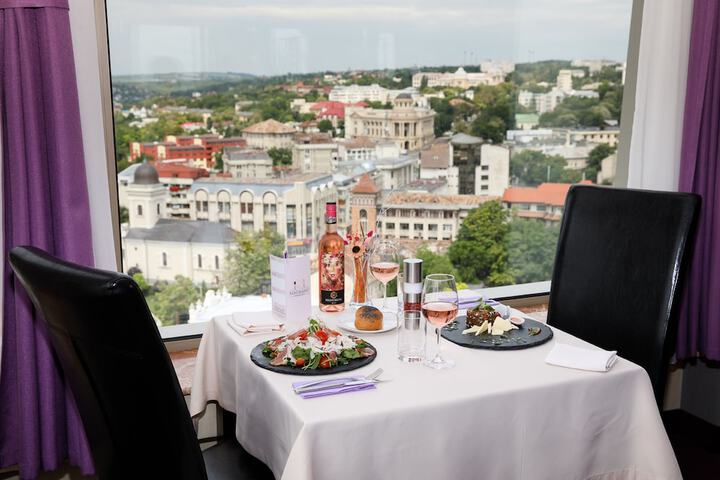 Dining 53 of 75