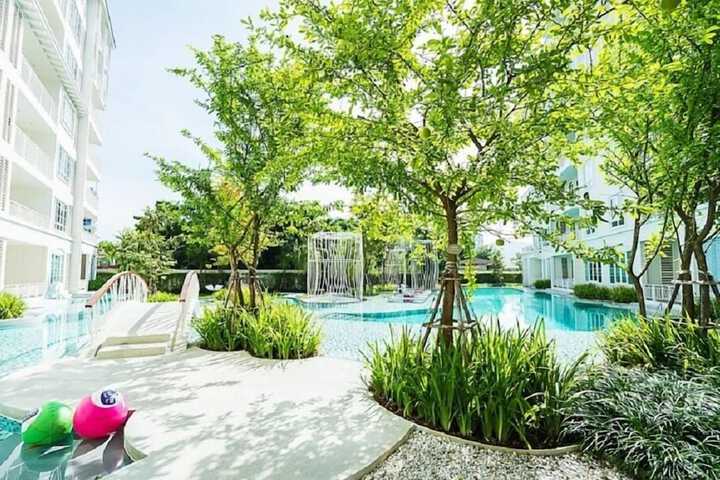 Hotel Pool