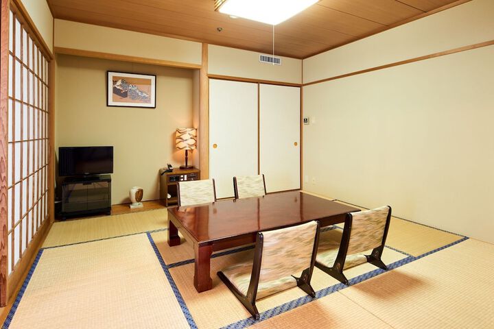 Room 7 of 80