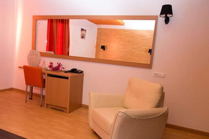 Room 9 of 87
