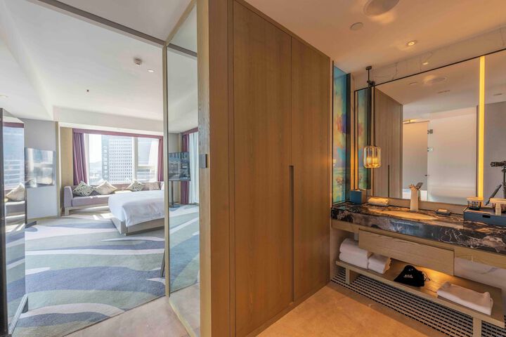 Room 18 of 52