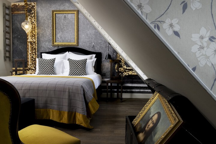 Room 25 of 146