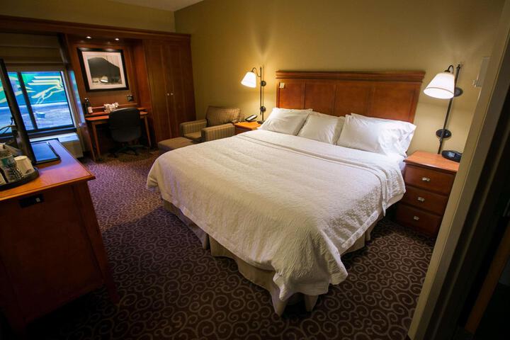 1 King Bed (1 of 17)