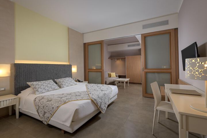 Room 21 of 183