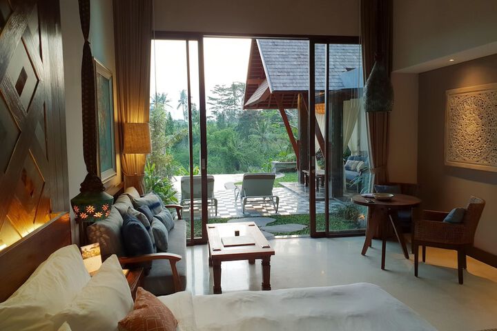 Room 42 of 99