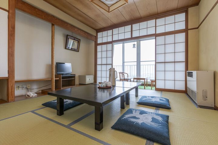 Room 12 of 52