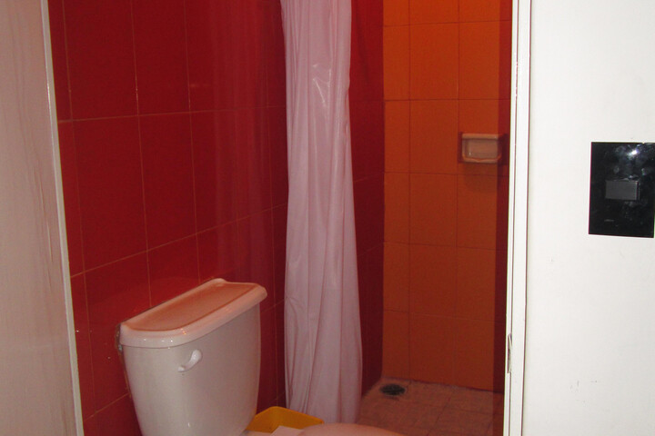 Room 10 of 16