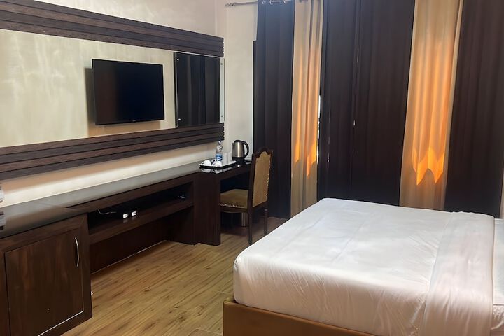 Room 4 of 21