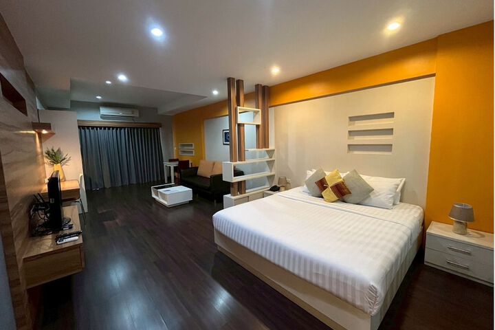 Room 12 of 30