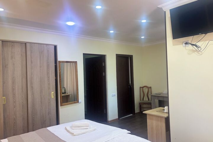 Room 5 of 75