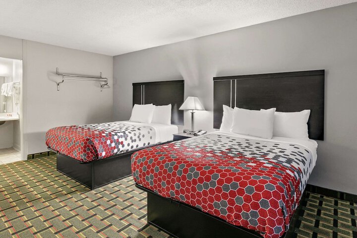 2 Double Beds (6 of 11)
