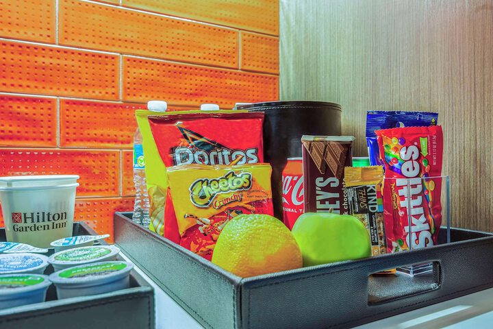 1 King Premium with in Room Drinks Snacks (14 of 17)