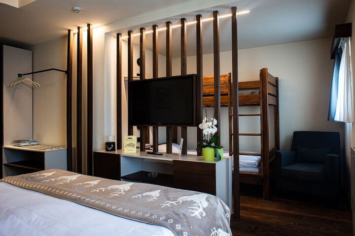 Room 9 of 48