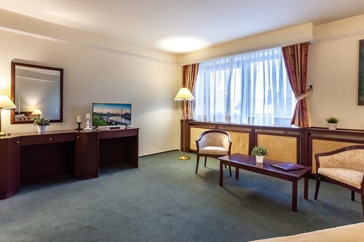 Room 13 of 34
