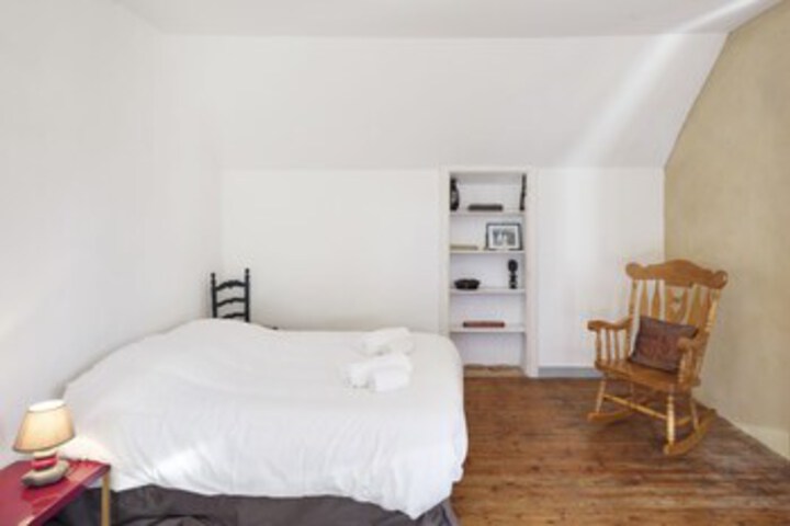 Room 9 of 13