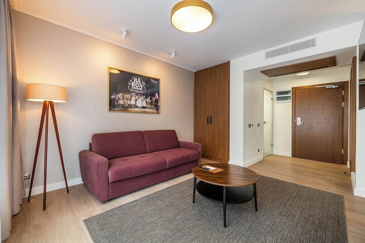 Room 9 of 24