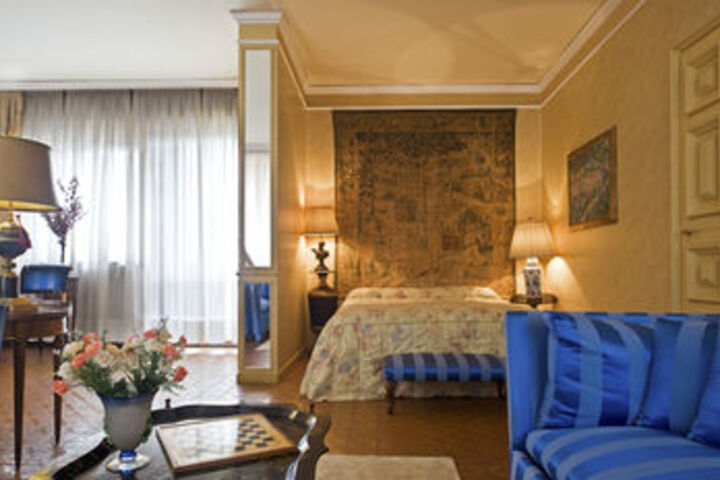 Room 8 of 28