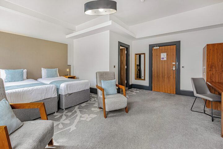 Room 10 of 106