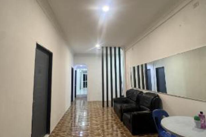 Room 3 of 8