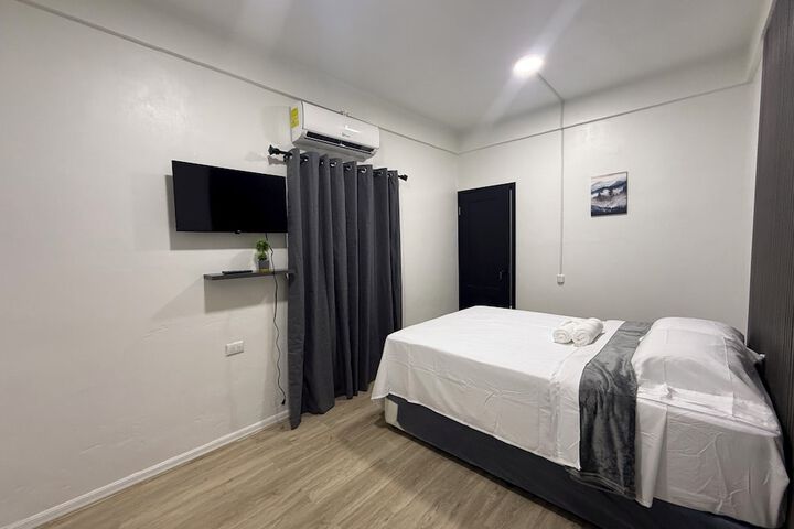 Room 9 of 16