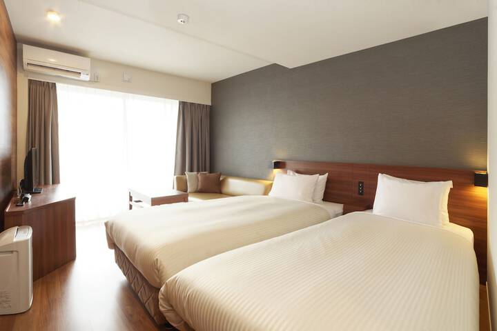 Room 9 of 96