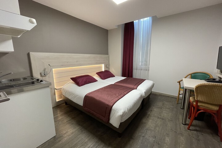 Room 5 of 13