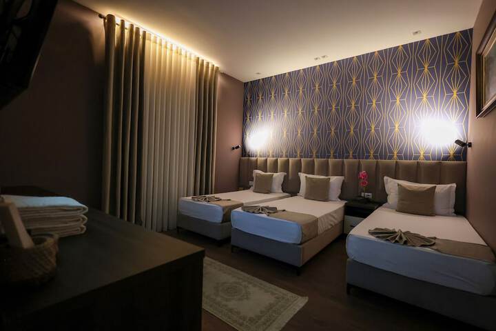 Room 9 of 33