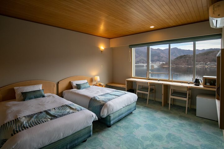 Room 5 of 73