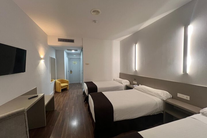 Room 28 of 79