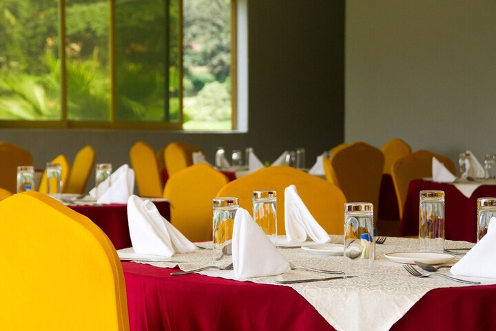 Dining 36 of 42
