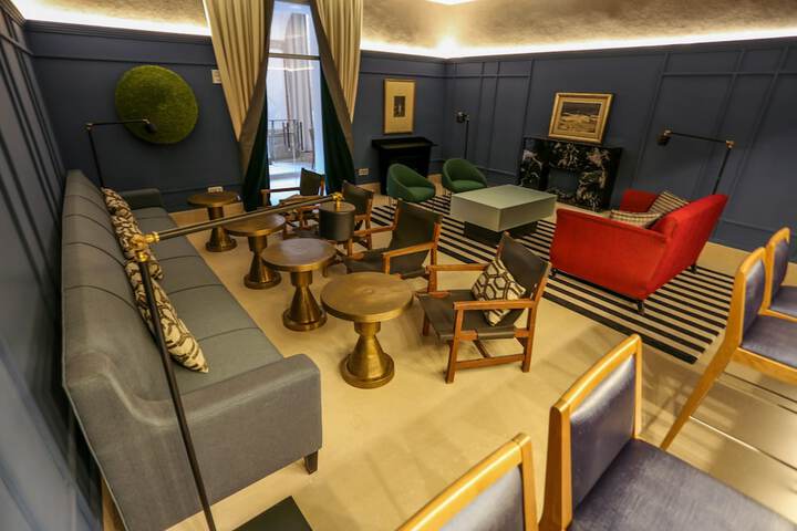 Lounge 61 of 106