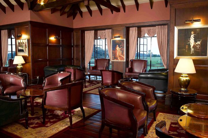 Lounge 67 of 98