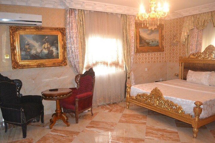 Room 9 of 61