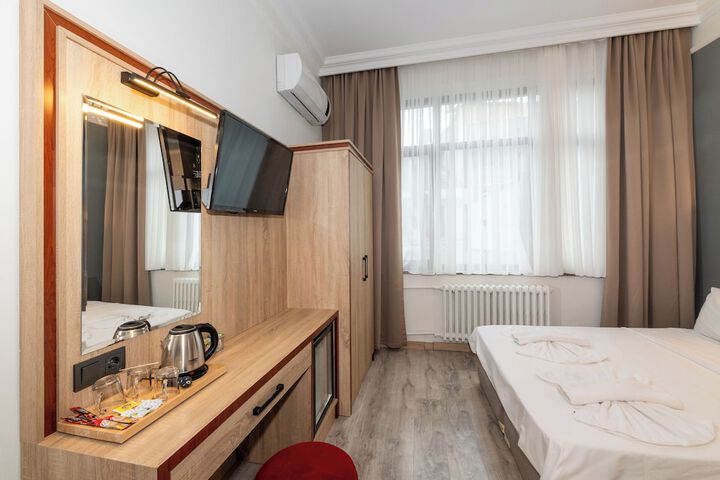 Room 42 of 76